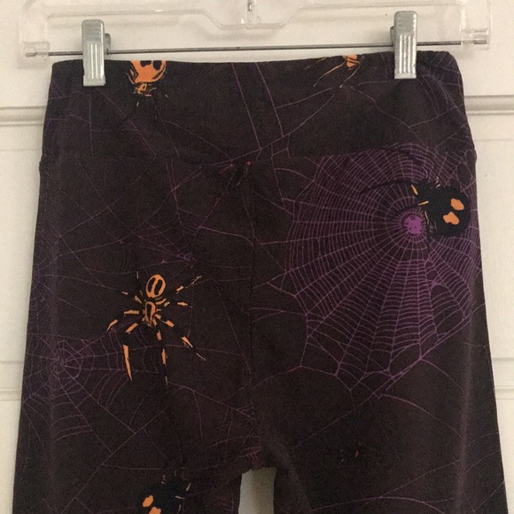 LulaRoe SPIDERS & WEBS Print LEGGINGS *One Size* - Picture 7 of 9